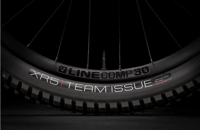 Trek Slash 8 GX 29 Full Suspension Mountain Bike 2023 in Pennyflake Orange-6